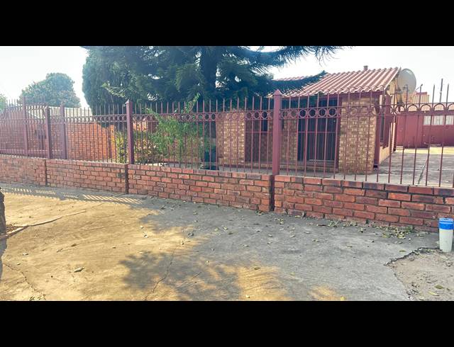 2 BEDROOM HOUSE FOR SALE IN MABOPANE  UNIT B